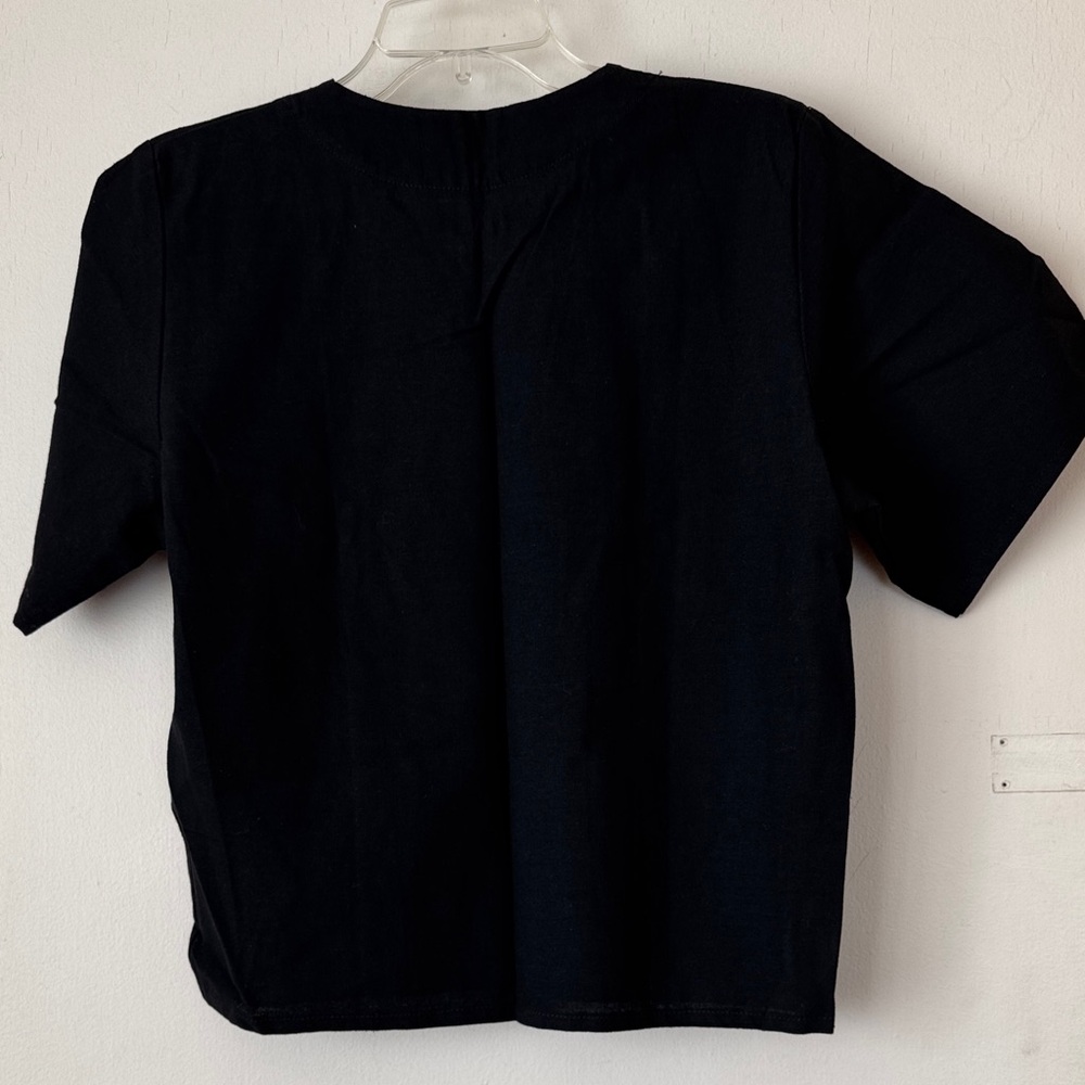Women’s Black Linen Short Sleeves with Silver Elephant Accent Buttons. Large - Picture 6 of 6